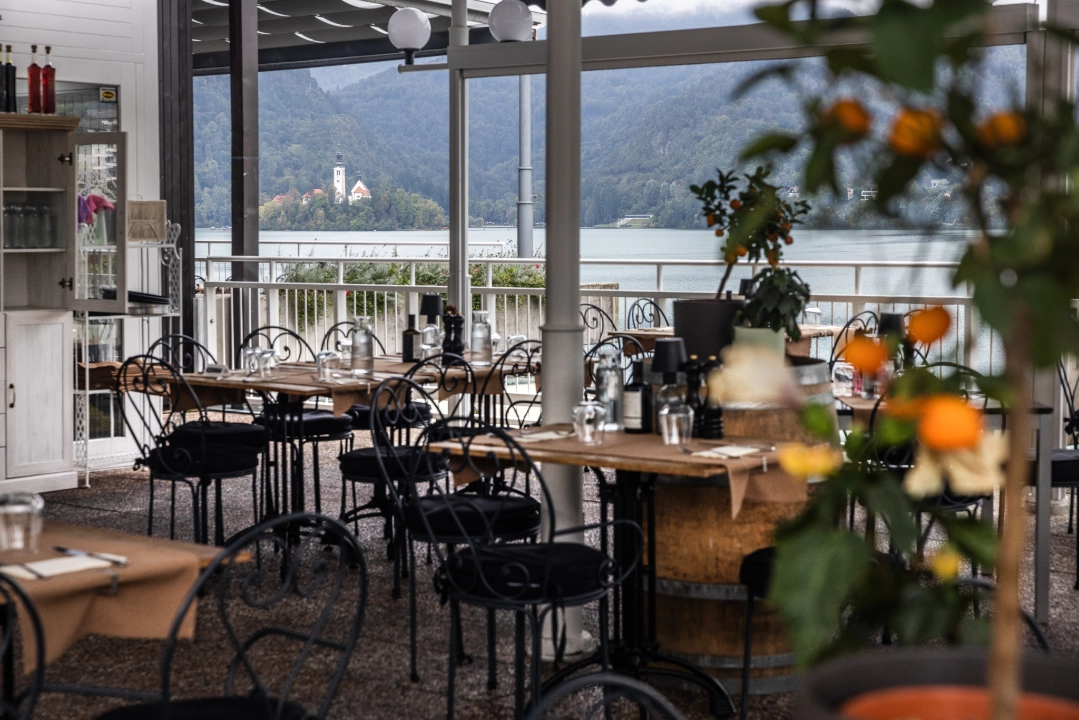 Old Cellar Bled restaurant website overlooking Lake Bled